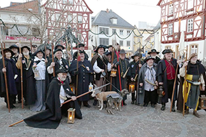 Gruppenbild von Nachtwächterkollegen in Gewandung